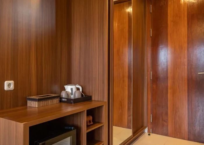 فندق Cove Tevana 4*